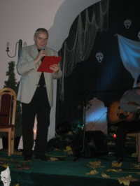 Kazimierz Kiljan czyta prozę.JPG