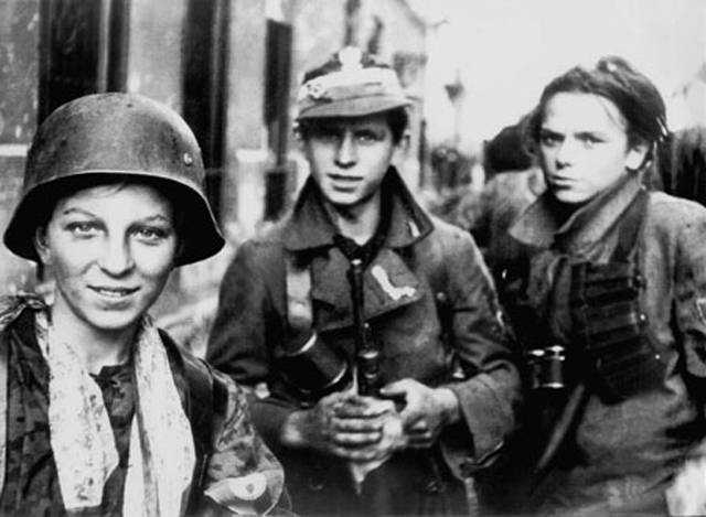Warsaw_Uprising_boyscouts.jpg